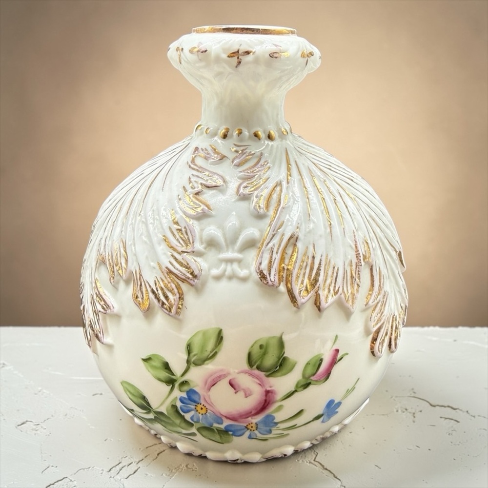 Charleton Roses Gilded Fleur De Lis Vanity Perfume Cologne Bottle No Stopper